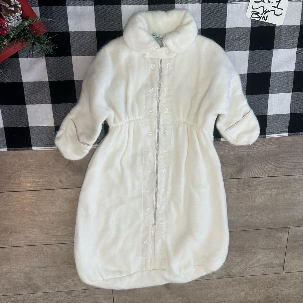 Vtg 1950s White Embroidered Bunting Sack Baby Girl Mun-Robe by Walter J. Murro - Picture 8 of 16